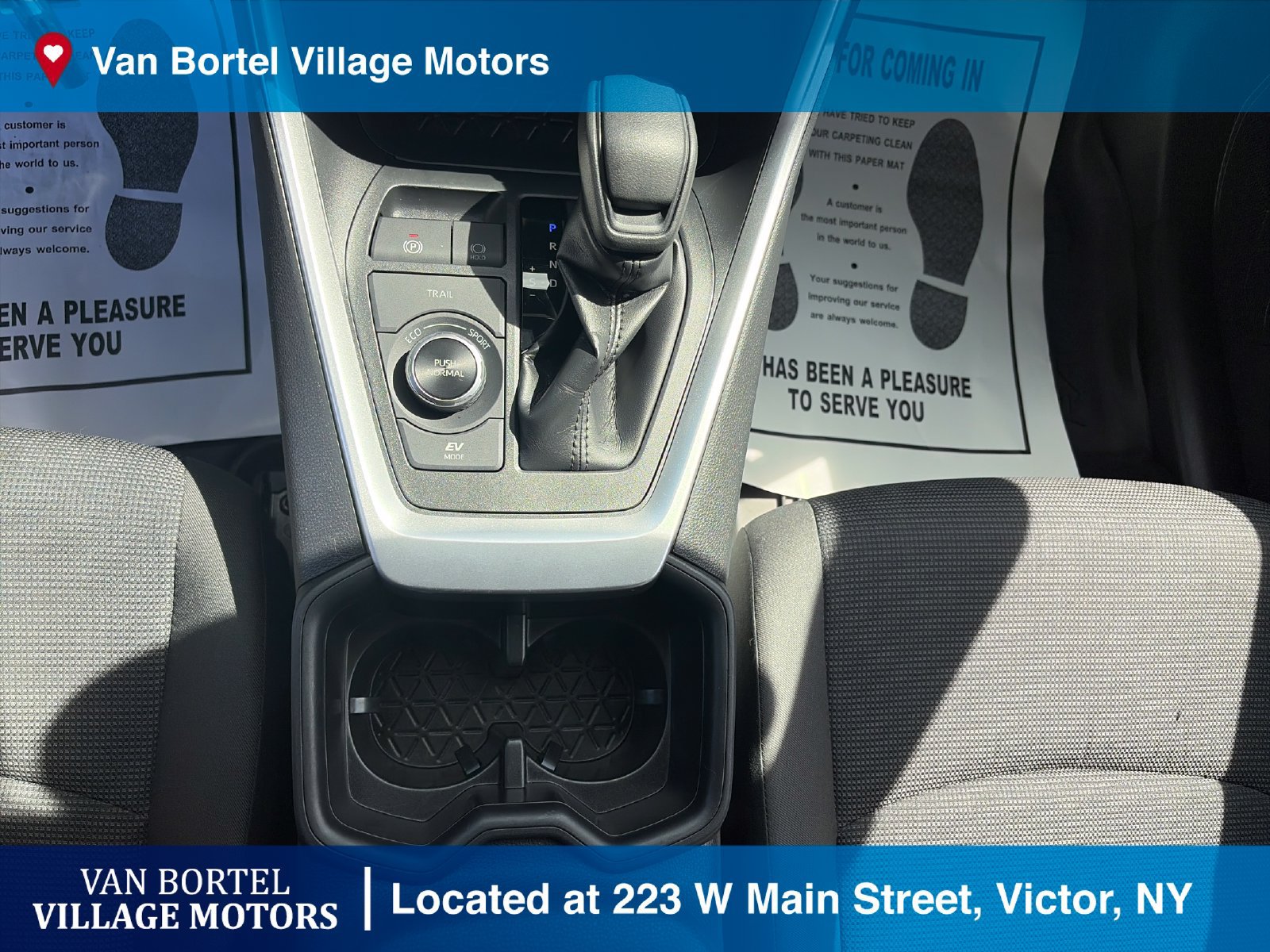 Used 2022 Toyota RAV4 LE AWD/4WD image 26