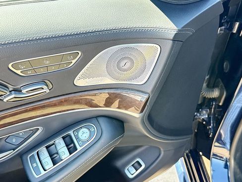 Used 2019 Mercedes-Benz S 560 Sedan image 20