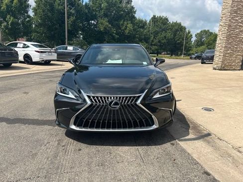 Certified 2023 Lexus ES 250 w/ Premium Package AWD/4WD image 2