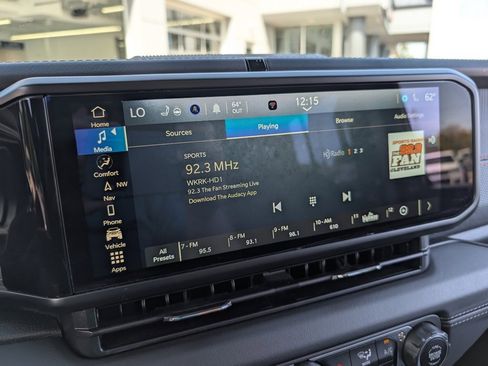 Used 2024 Jeep Wrangler Unlimited Rubicon w/ Capability Package image 26