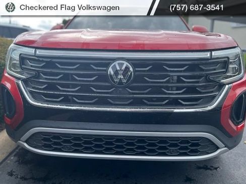 Used 2024 Volkswagen Atlas Cross Sport SE FWD image 12