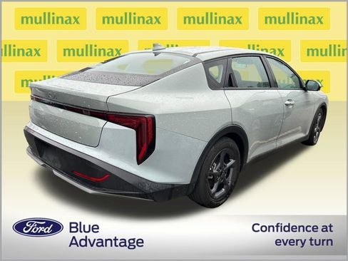 Used 2025 Kia K4 FWD image 2