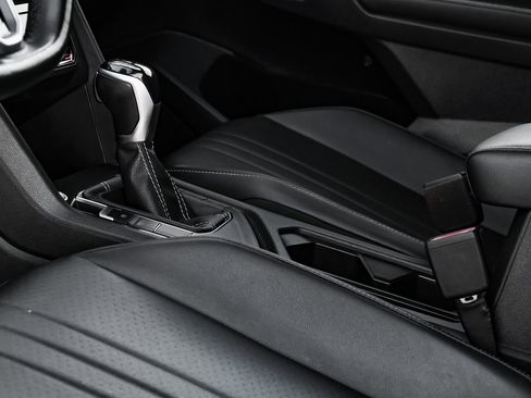 Used 2022 Volkswagen Tiguan SE R-Line image 25