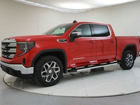 Used 2025 GMC Sierra 1500 SLE AWD/4WD image 3