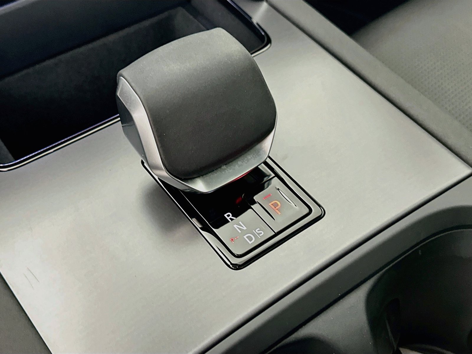 Used 2025 Land Rover Discovery Sport Dynamic SE AWD/4WD image 27