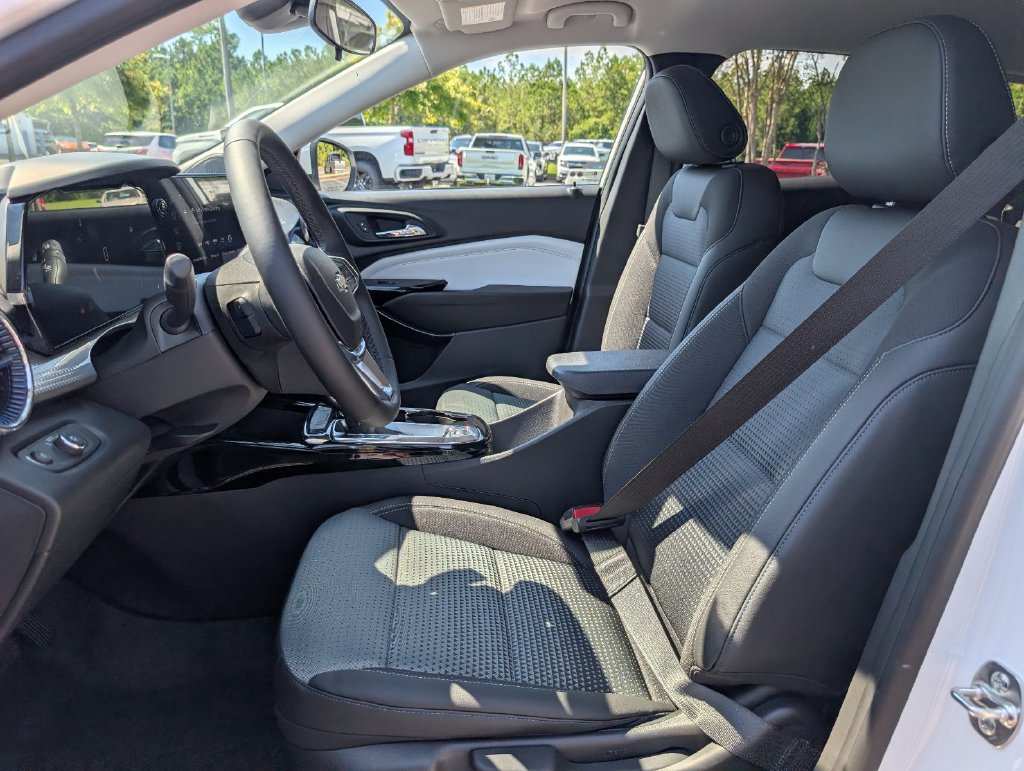 New 2026 Chevrolet Trax LT w/ LT Convenience Package FWD image 13