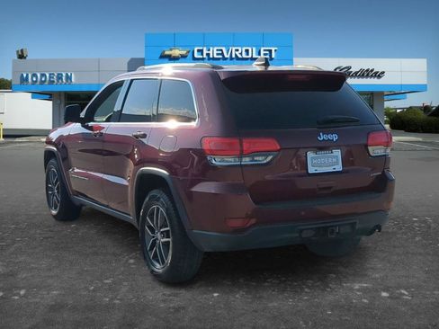 Used 2018 Jeep Grand Cherokee Laredo RWD image 2