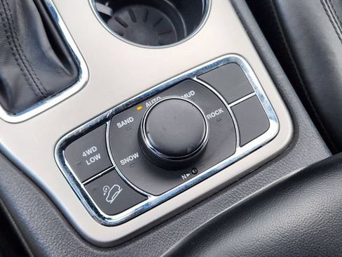 Used 2019 Jeep Grand Cherokee Limited w/ Luxury Group II AWD/4WD image 23