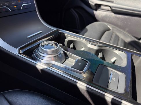 Used 2020 Ford Edge SEL image 26