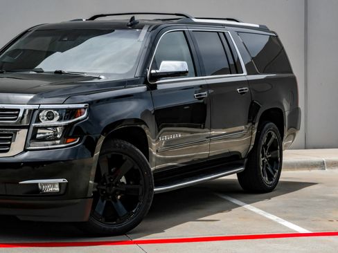 Used 2019 Chevrolet Suburban Premier RWD image 13
