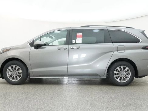 New 2026 Toyota Sienna XLE image 22