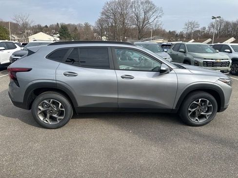 New 2026 Chevrolet Trax LT FWD image 6