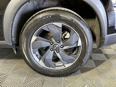 Used 2025 Nissan Rogue SV image 27