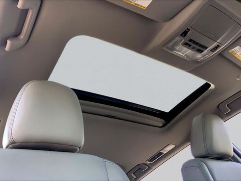 Used 2018 Toyota Highlander XLE FWD image 14