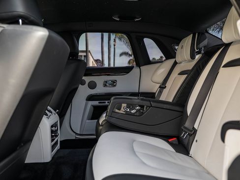 Certified 2022 Rolls-Royce Ghost image 28