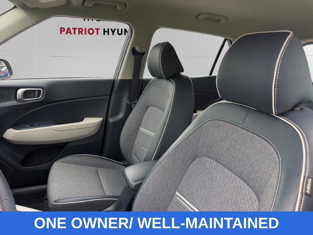 Used 2023 Hyundai Venue Limited FWD image 9