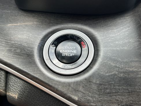 Used 2024 Jeep Grand Cherokee Limited RWD image 36