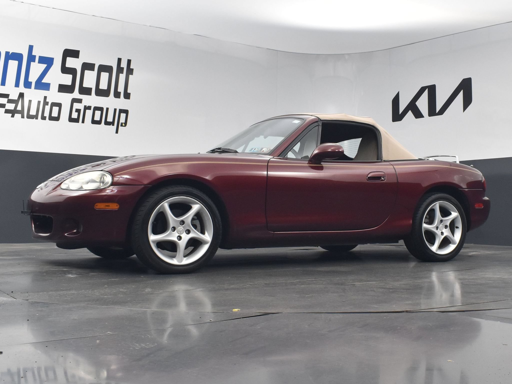 Used 2003 MAZDA MX-5 Miata RWD image 18