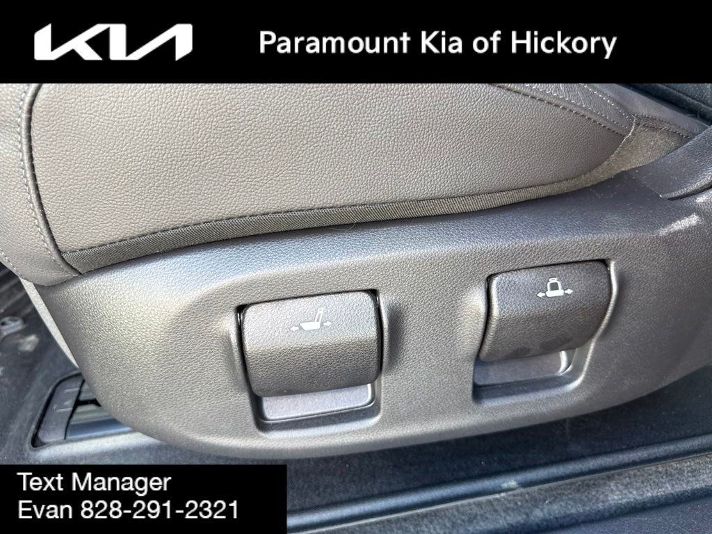 Used 2023 Kia Carnival SX Prestige FWD image 18