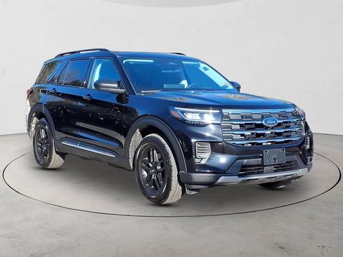 Used 2025 Ford Explorer Active image 3