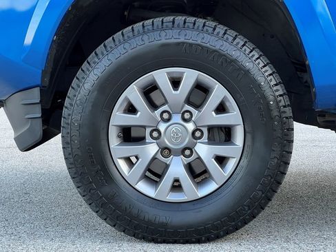 Used 2018 Toyota Tacoma SR5 RWD image 6