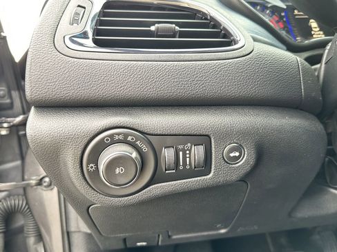 Used 2015 Chrysler 200 S image 18