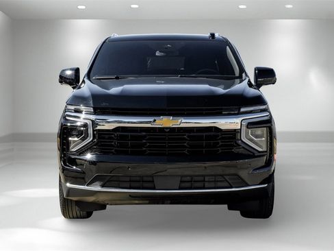 Used 2025 Chevrolet Suburban LS image 4