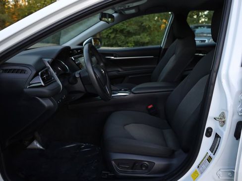 Used 2020 Toyota Camry LE image 12