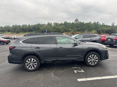 Used 2024 Subaru Outback Premium image 4