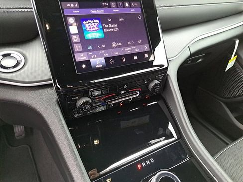 New 2025 Jeep Grand Cherokee Altitude image 8