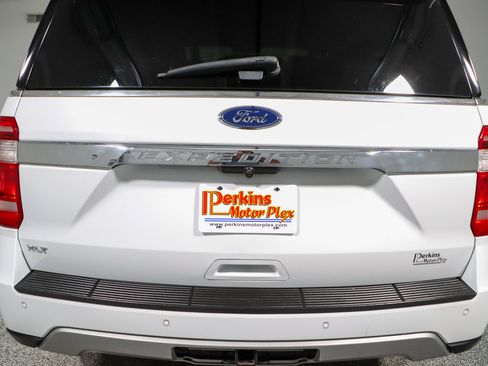 Used 2019 Ford Expedition XLT w/ Equipment Group 201A AWD/4WD image 8