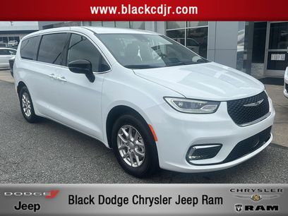 New 2026 Chrysler Pacifica Select