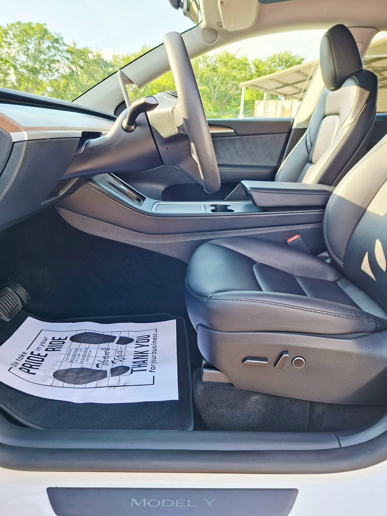 Used 2024 Tesla Model Y Long Range RWD image 9