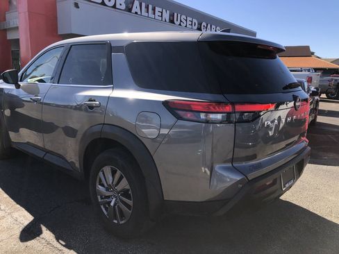 Used 2025 Nissan Pathfinder S image 4