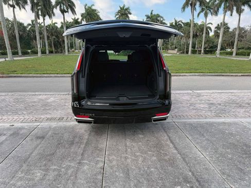 Used 2021 Cadillac Escalade ESV Premium Luxury w/ Performance Package RWD image 17