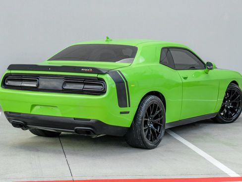 Used 2015 Dodge Challenger R/T Scat Pack w/ Scat Pack Appearance Package RWD image 7