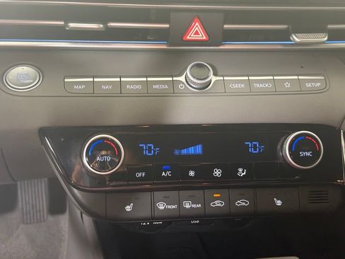 Certified 2025 Hyundai Elantra SEL FWD image 20