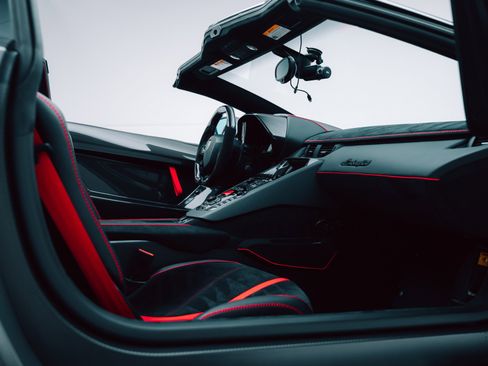 Used 2020 Lamborghini Aventador SVJ image 46