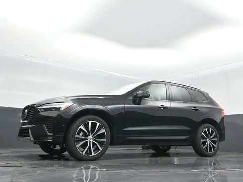 Used 2024 Volvo XC60 B5 Plus image 11