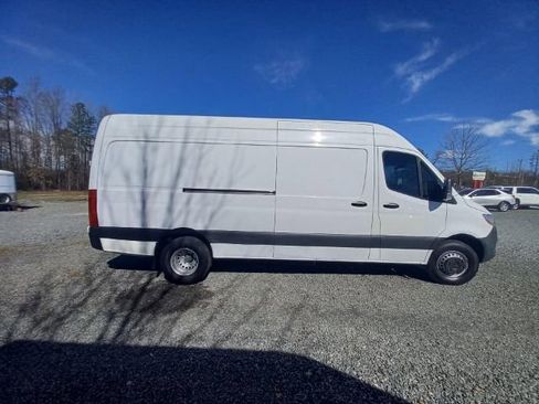 Used 2019 Mercedes-Benz Sprinter 170 Cargo image 9