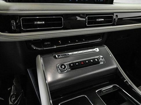 Used 2025 Lincoln Aviator AWD w/ Equipment Group 101A image 12