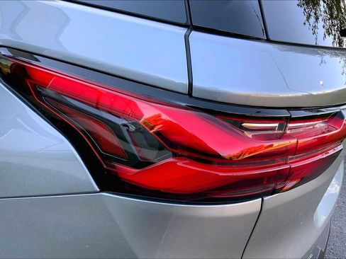 Used 2023 Chevrolet Traverse LT image 27