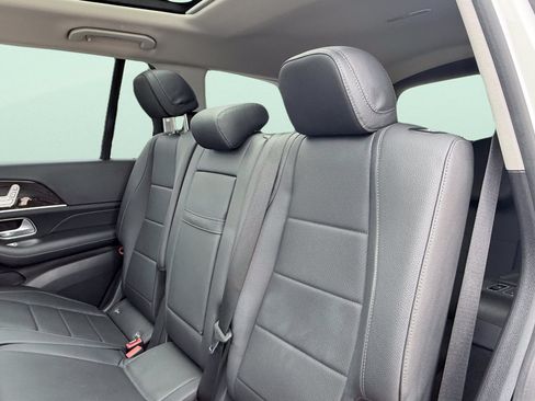 Used 2024 Mercedes-Benz GLS 450 4MATIC image 42