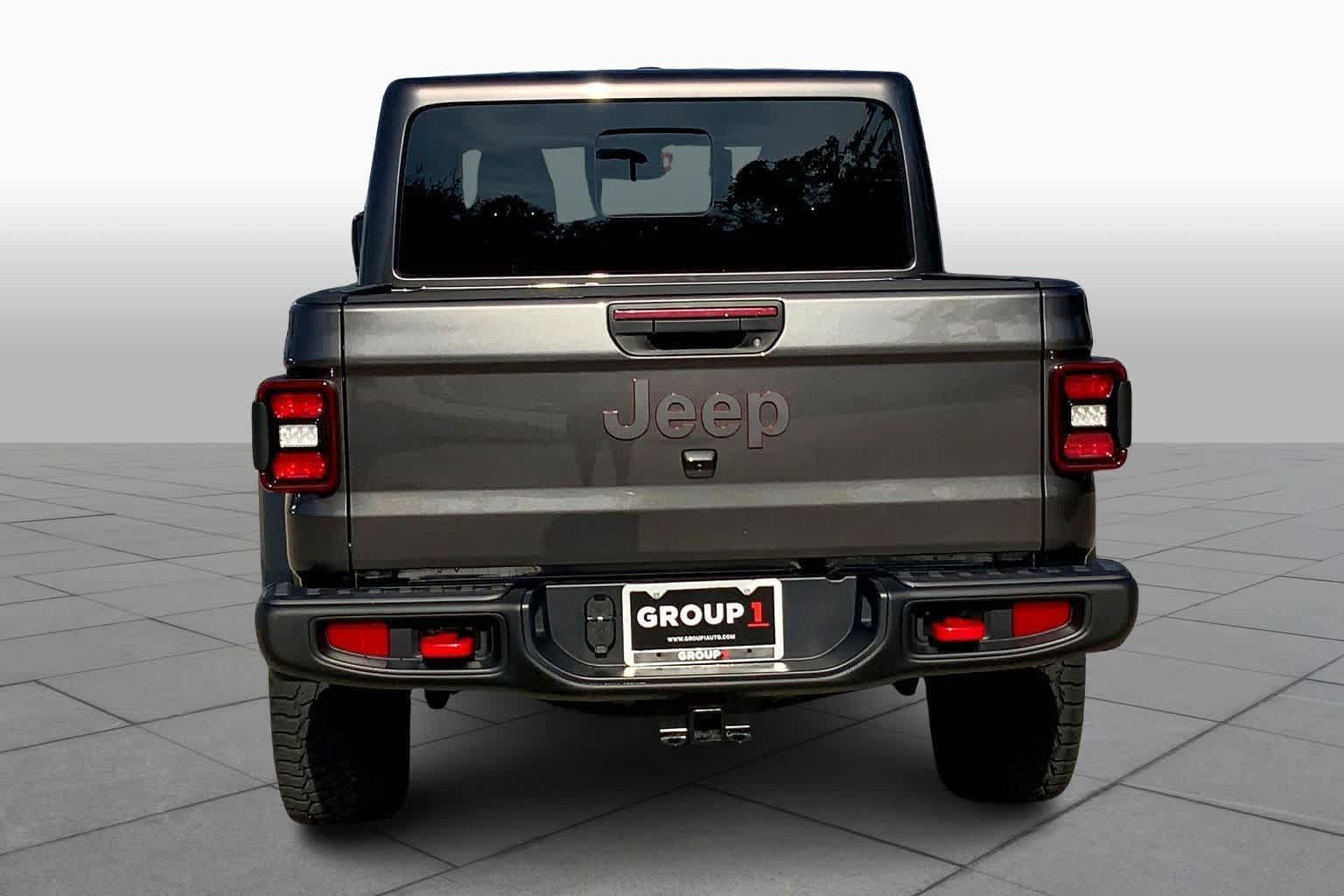 Used 2025 Jeep Gladiator Rubicon w/ Convenience Group AWD/4WD image 4