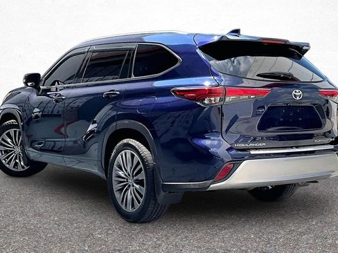 Certified 2021 Toyota Highlander Platinum AWD/4WD image 5