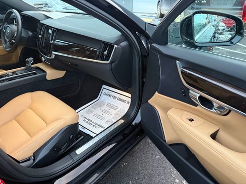 Used 2017 Volvo S90 T6 Momentum w/ Vision Package image 17