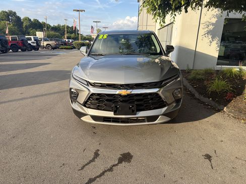 Used 2025 Chevrolet Blazer LT AWD/4WD image 9