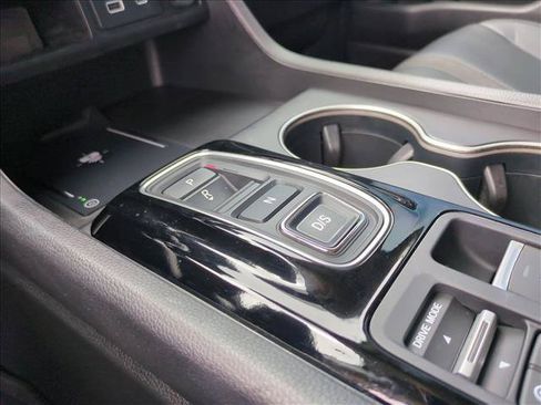 Used 2024 Honda Pilot Touring image 12