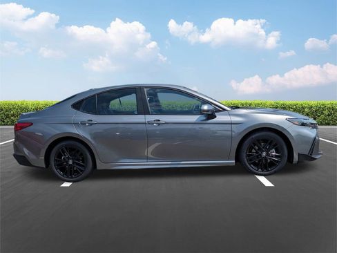 New 2026 Toyota Camry SE FWD image 3