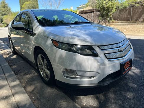 Used 2013 Chevrolet Volt Premium w/ Premium Trim Package image 9